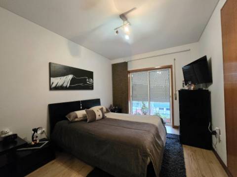 T2 c/ 2 Lg Garagem e Arrumos - São Cosme