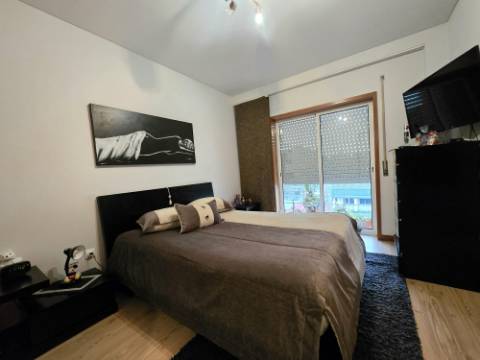 T2 c/ 2 Lg Garagem e Arrumos - São Cosme