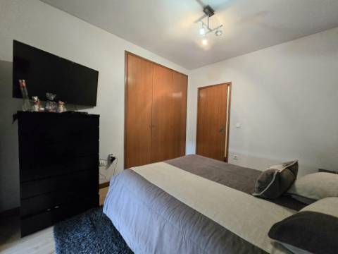 T2 c/ 2 Lg Garagem e Arrumos - São Cosme