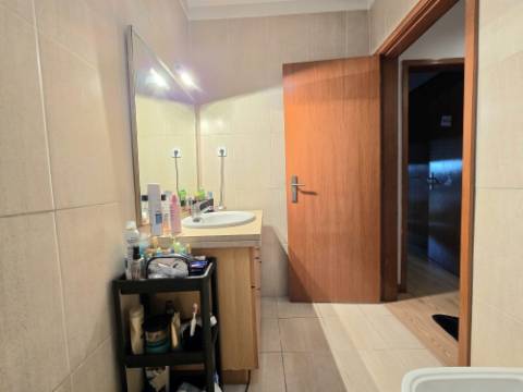 T2 c/ 2 Lg Garagem e Arrumos - São Cosme