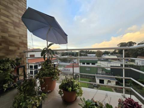 T2 c/ 2 Lg Garagem e Arrumos - São Cosme