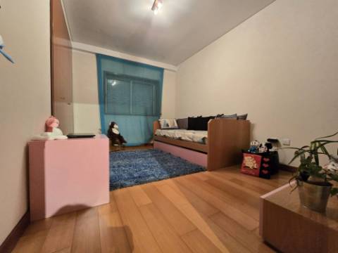 T2 c/ 2 Lg Garagem e Arrumos - São Cosme