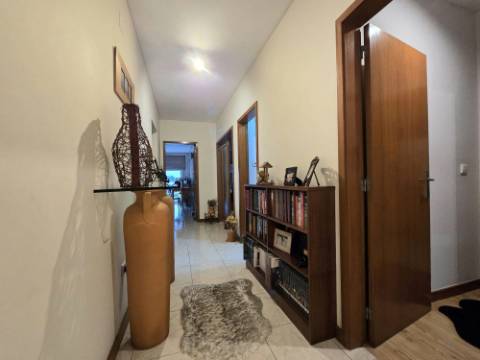 T2 c/ 2 Lg Garagem e Arrumos - São Cosme