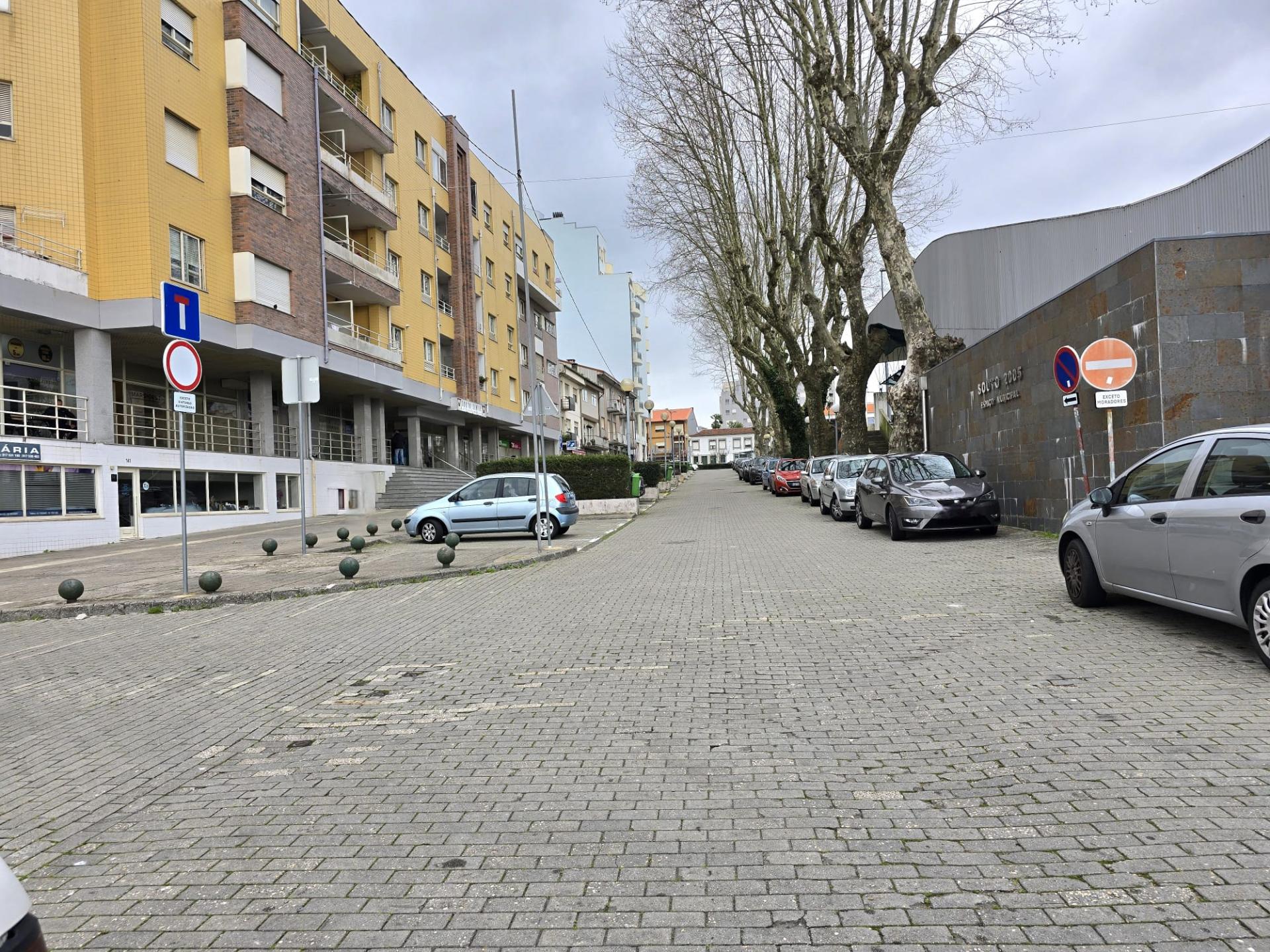 INVESTIMENTO | 5 Lojas Arrendadas | Centro de Gondomar (Souto)