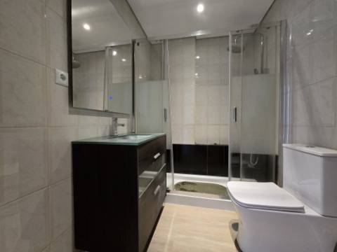 T2 Próximo ao Metro da Campainha/ Estação de Comboio