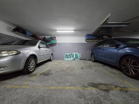 T2 Próximo ao Metro da Campainha/ Estação de Comboio