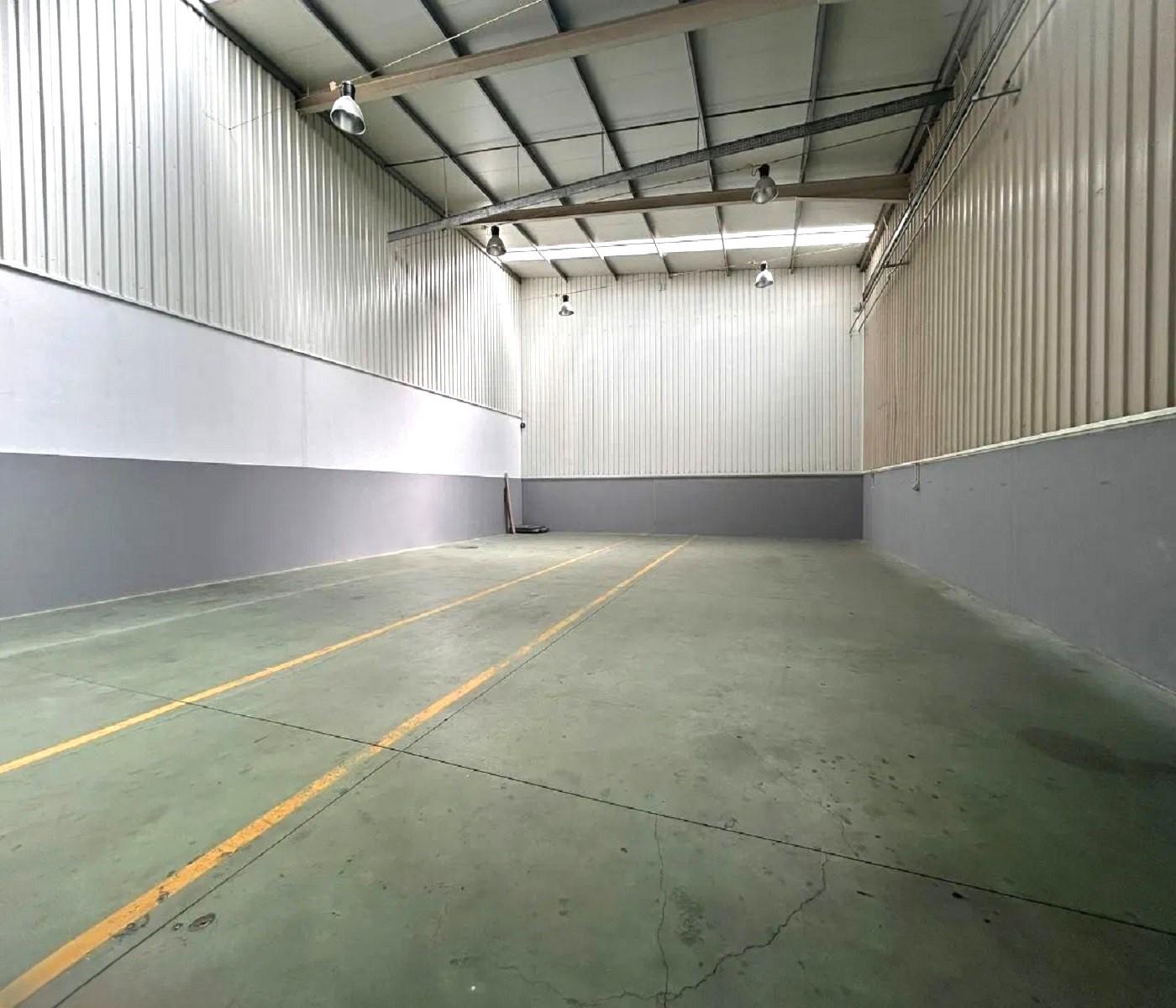 ARMAZÉM EM PARQUE EMPRESARIAL (625M2)