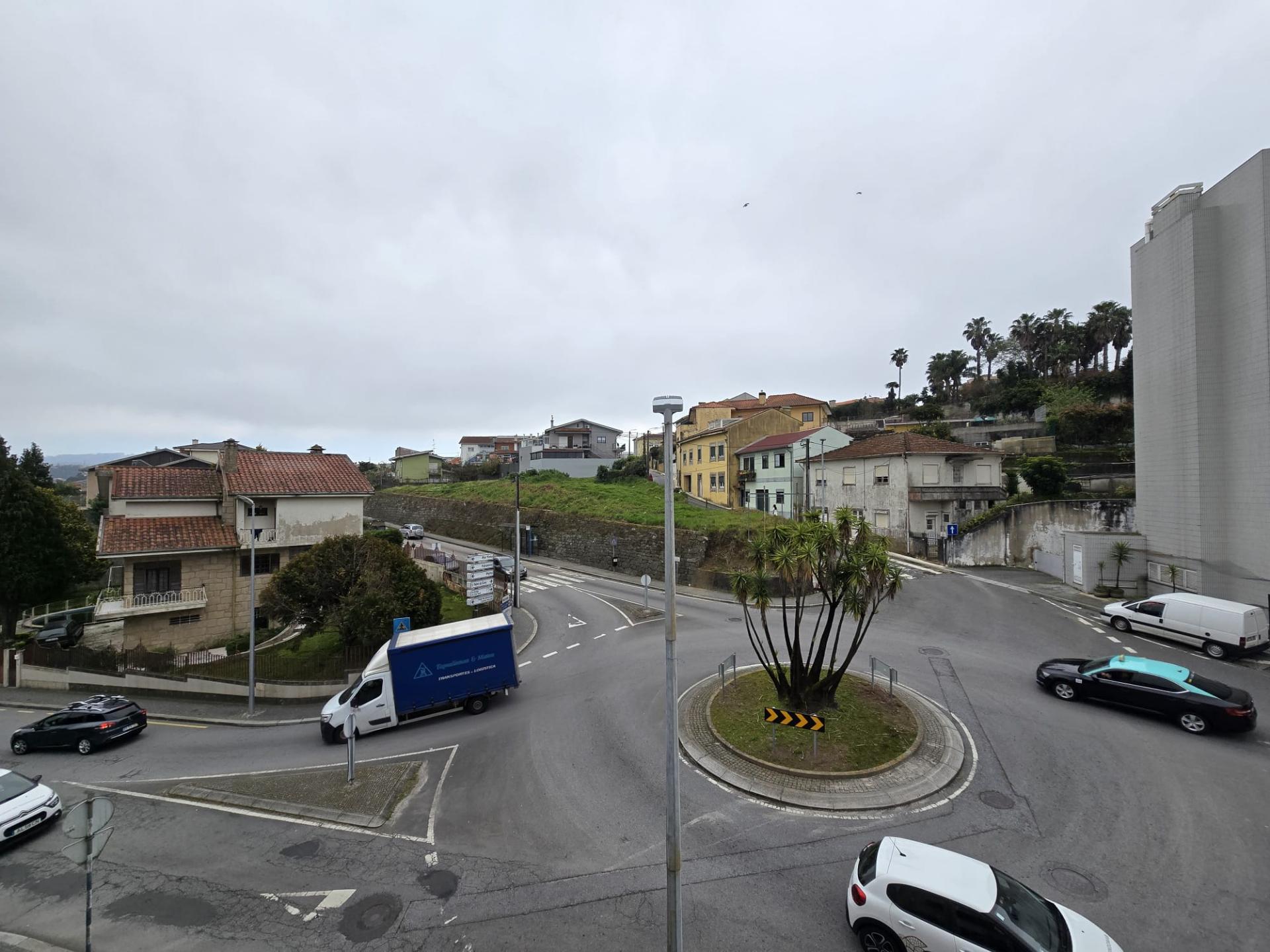 Apartamento T2 Remodelado | Lg Garagem | Localização Privilegiada