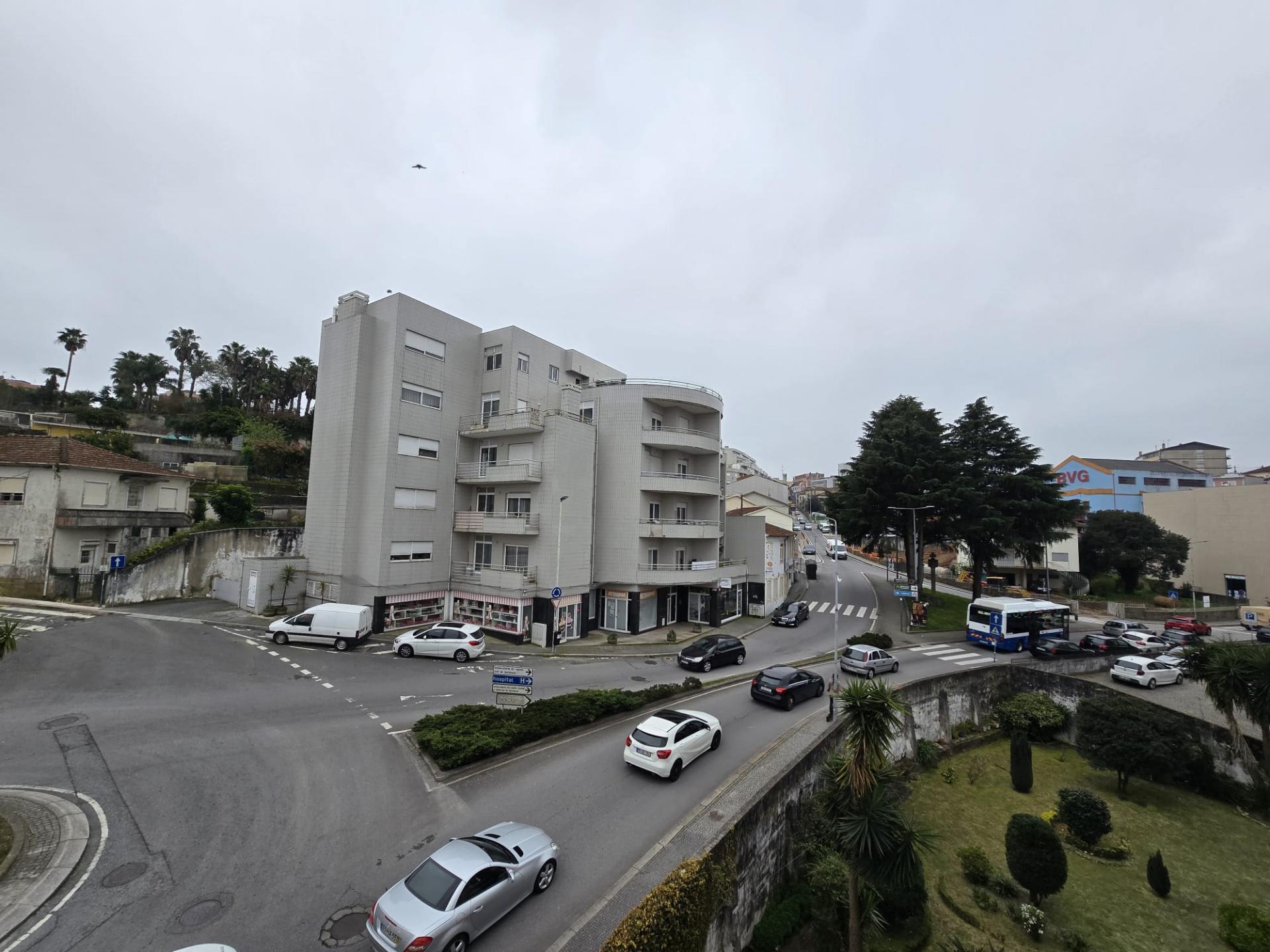 Apartamento T2 Remodelado | Lg Garagem | Localização Privilegiada