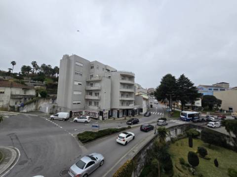 Apartamento T2 Remodelado | Lg Garagem | Localização Privilegiada