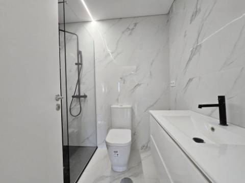 Apartamento T2 Remodelado | Lg Garagem | Localização Privilegiada