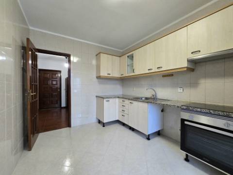Apartamento T1 | Garagem Fechada | 3 min do Porto