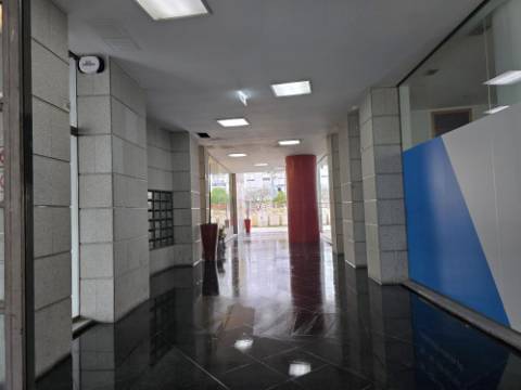 INVESTIMENTO | 4 Lojas Arrendadas | Centro de Gondomar (Souto)