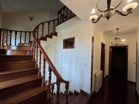 Moradia T4 | 4 Frentes | Jovim