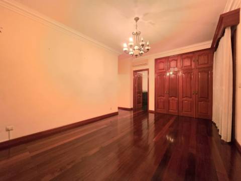 Moradia T4 | 4 Frentes | Jovim