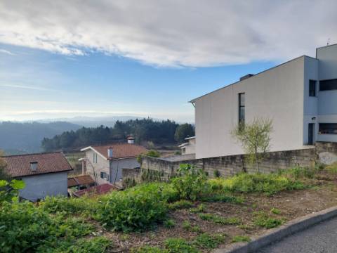 Lote de Terreno para Moradia de 4 Frentes