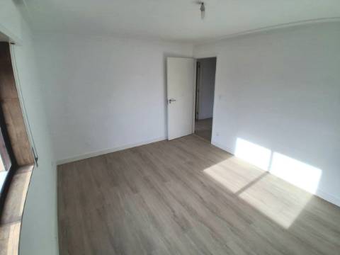 APARTAMENTO T2 - A 2 km Estação RIO TINTO