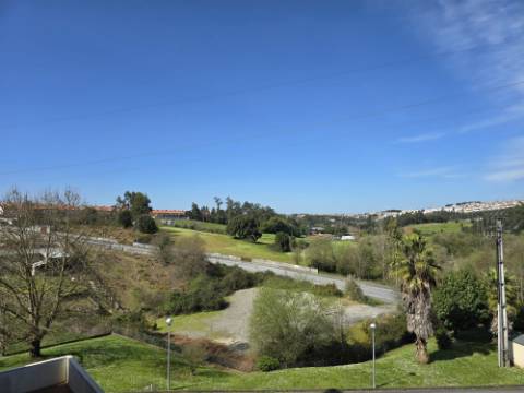 T2 C/ Lg Garagem e Arrúmos - Ao IC9/A43