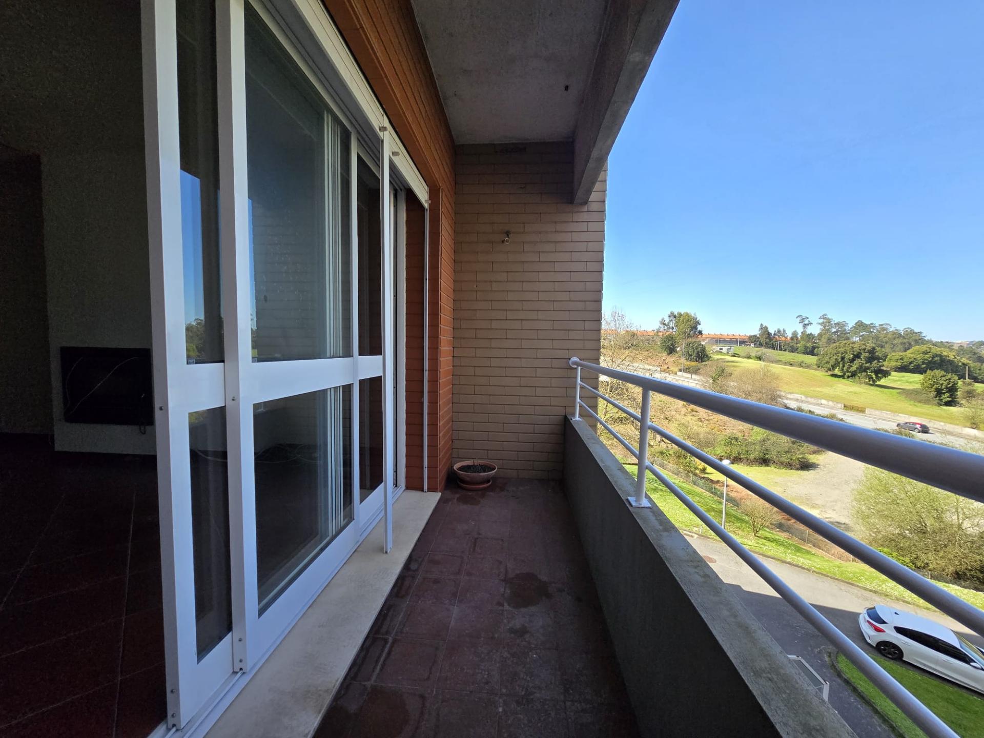 T2 C/ Lg Garagem e Arrúmos - Ao IC9/A43