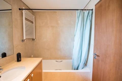 T3+1 Mobilado e Equipado | Condomínio 'Varandas Do Douro' | Vista Rio Douro