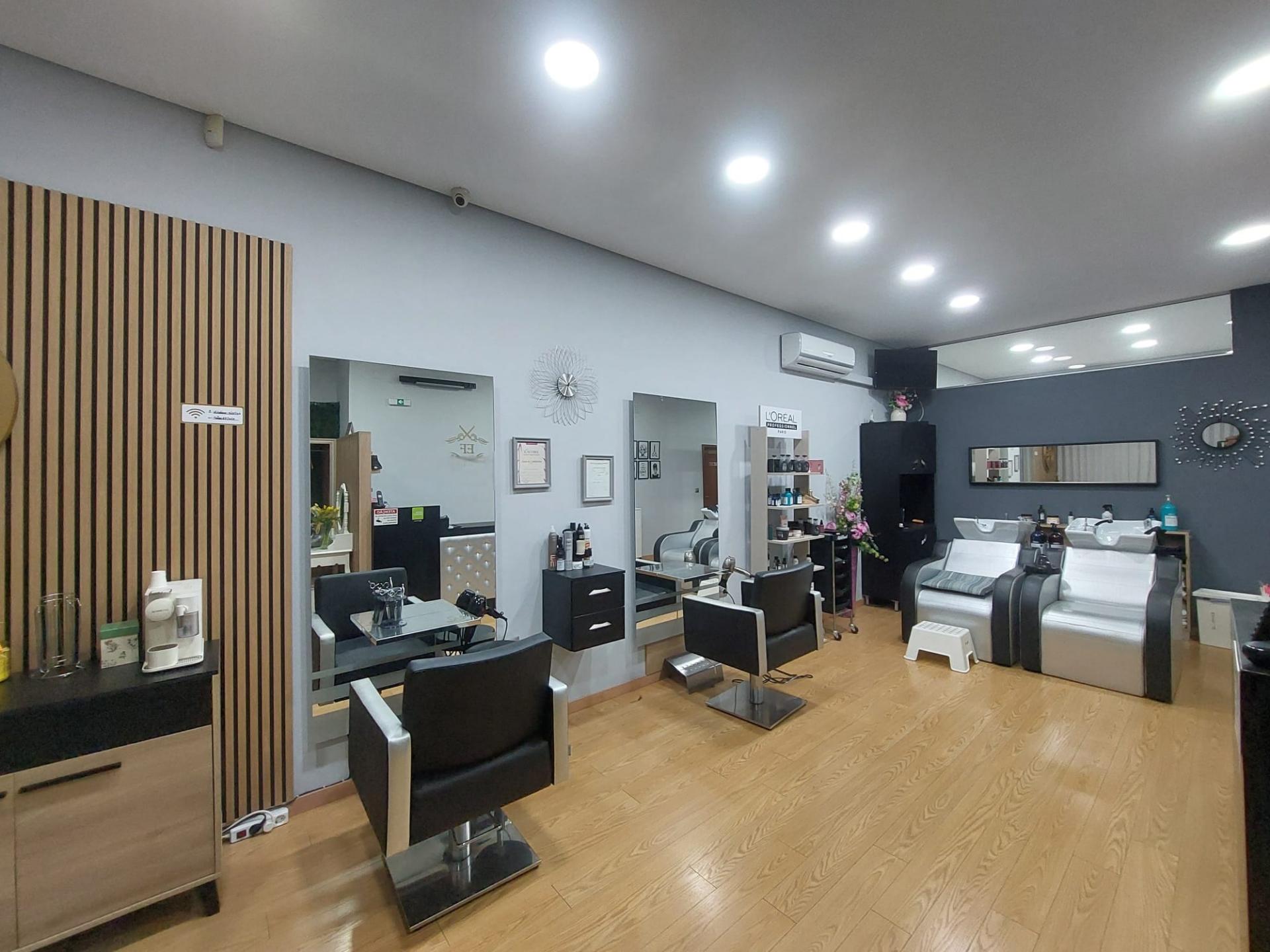 EXPLORAÇÃO - Cabeleireiro em Funcionamento | Fânzeres