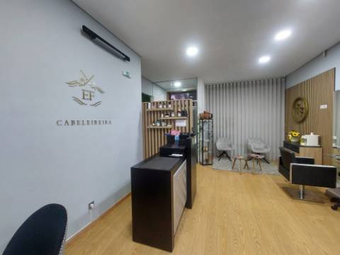 EXPLORAÇÃO - Cabeleireiro em Funcionamento | Fânzeres