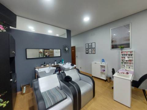 EXPLORAÇÃO - Cabeleireiro em Funcionamento | Fânzeres