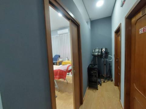 EXPLORAÇÃO - Cabeleireiro em Funcionamento | Fânzeres