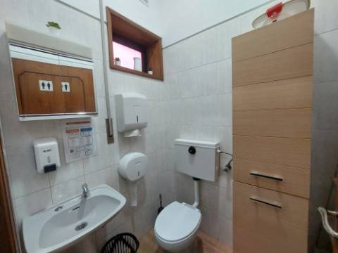 EXPLORAÇÃO - Cabeleireiro em Funcionamento | Fânzeres