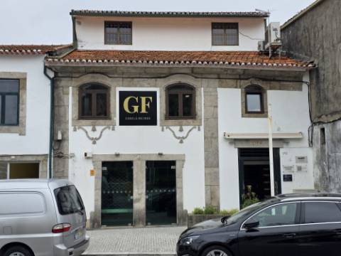 Espaço Comercial (103m2) - Junto à Câmara