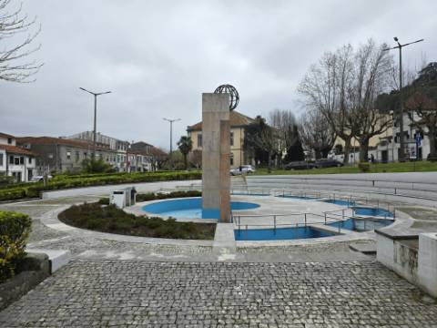 Espaço Comercial (103m2) - Junto à Câmara