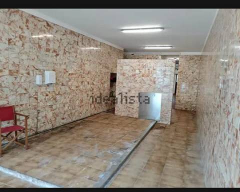 Espaço Comercial (103m2) - Junto à Câmara