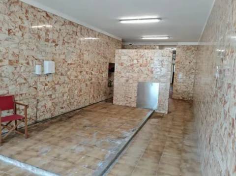 Espaço Comercial (103m2) - Junto à Câmara