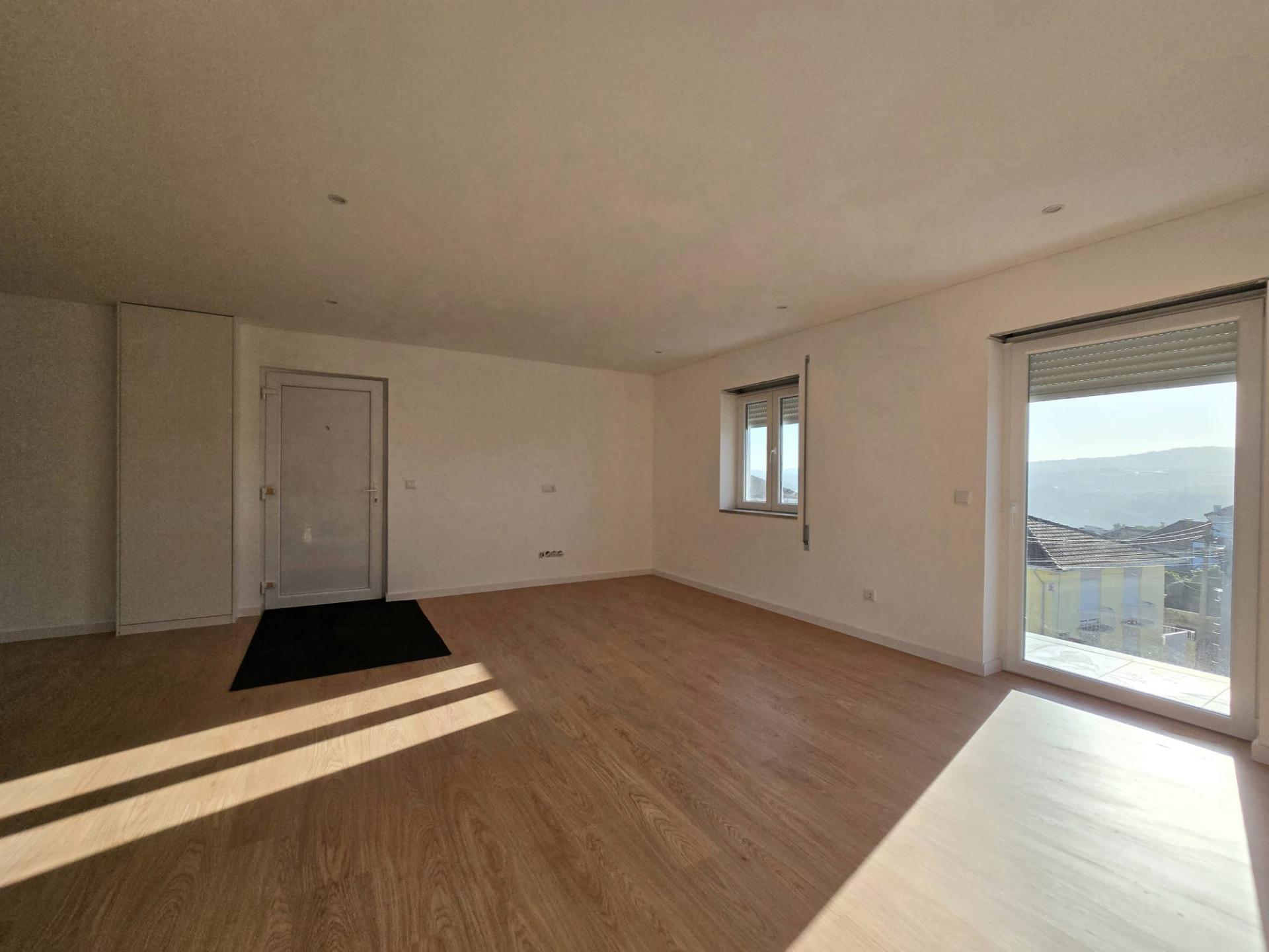 Andar Moradia T3 Renovado - Área Privativa Privativa - Valbom