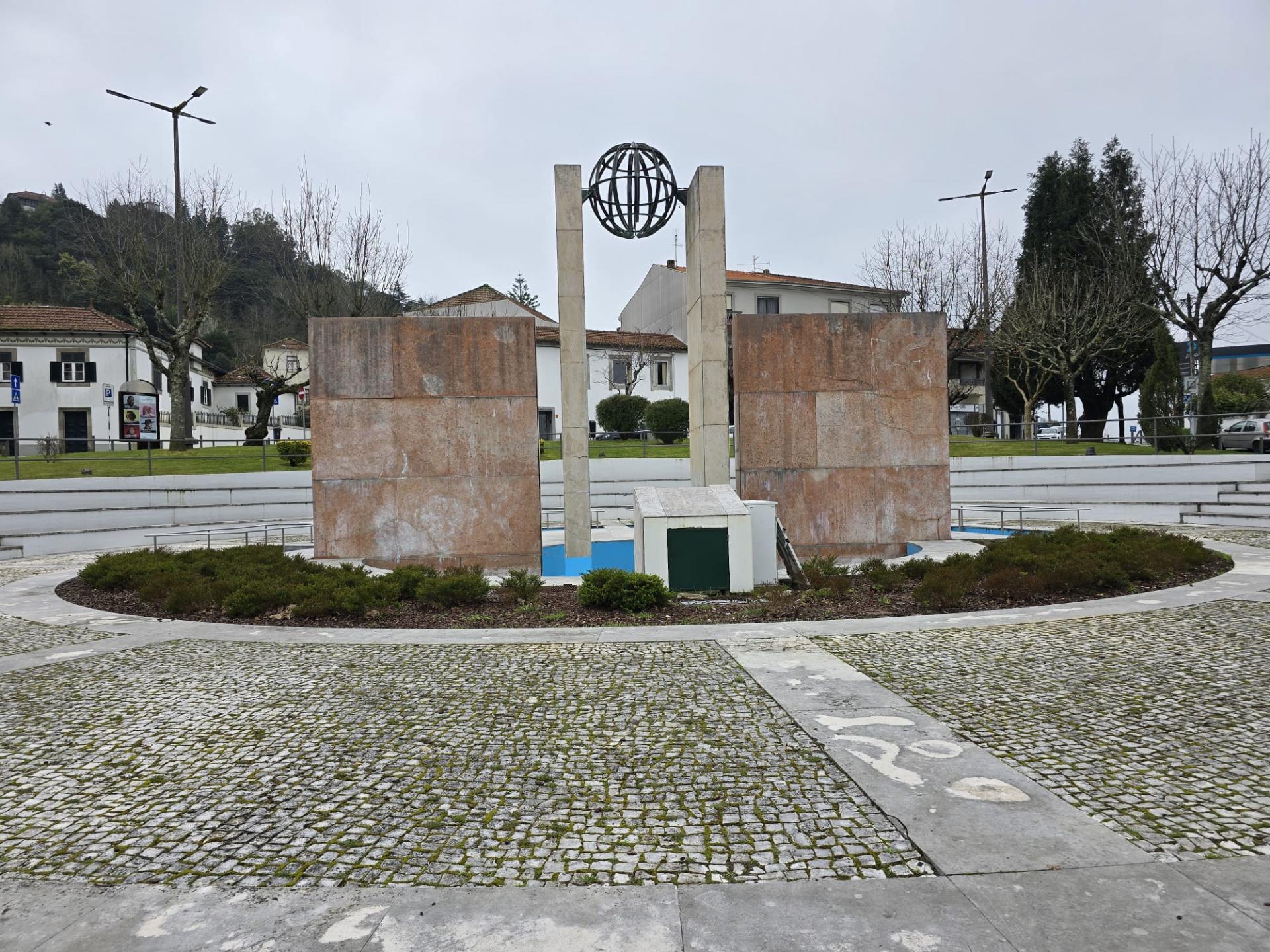 INVESTIMENTO - Prédio Comercial à Câmara de Gondomar