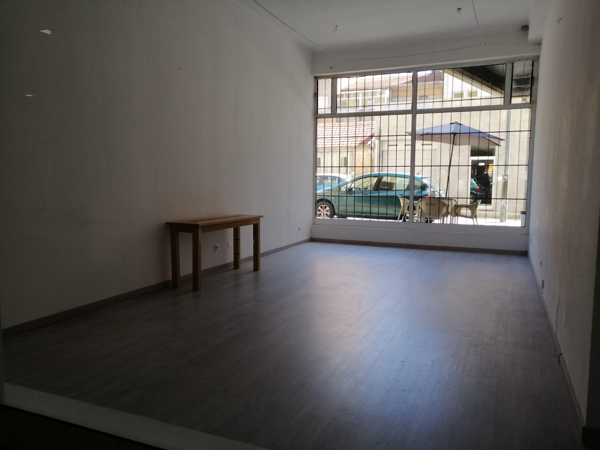 Investimento - Loja Av. 25 Abril - São Cosme