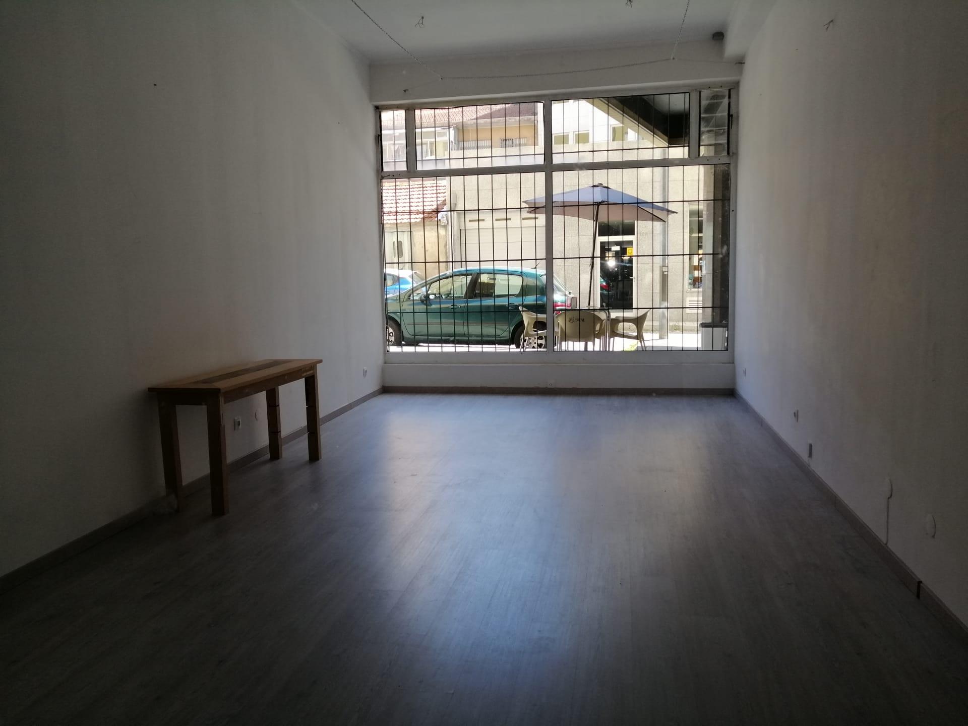 Investimento - Loja Av. 25 Abril - São Cosme