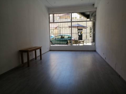 Investimento - Loja Av. 25 Abril - São Cosme