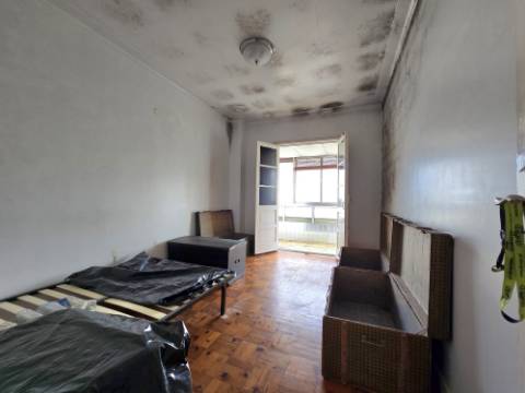 T5 Entrada Independente | Garagem | Peq. Quintal | Centro Gondomar