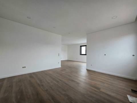 ANDAR MORADIA T2 RECUPERADO (NOVO) - VALBOM