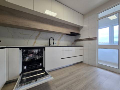 T2 C/ Lg Garagem e Arrúmos - Próximo Metyis