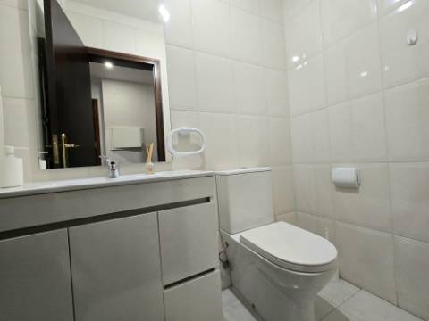 T2 C/ Lg Garagem e Arrúmos - Próximo Metyis