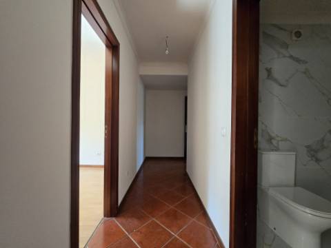 T2 C/ Lg Garagem e Arrúmos - Próximo Metyis