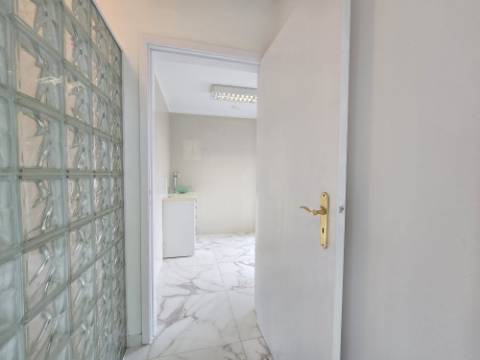 Espaço com Alvará para Clinica Dentária - São Cosme Gondomar