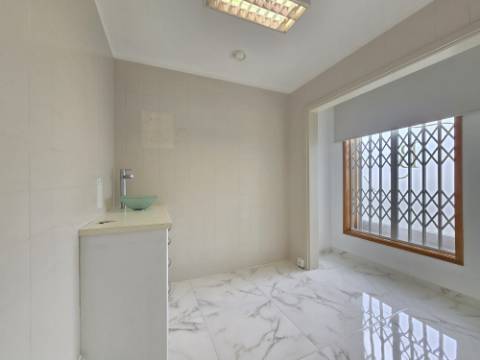 Espaço com Alvará para Clinica Dentária - São Cosme Gondomar