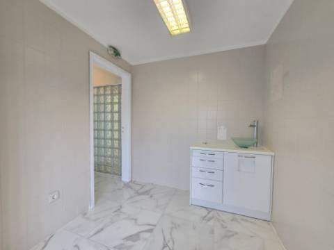 Espaço com Alvará para Clinica Dentária - São Cosme Gondomar