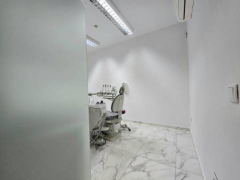 Espaço com Alvará para Clinica Dentária - São Cosme Gondomar