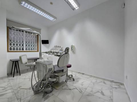 Espaço com Alvará para Clinica Dentária - São Cosme Gondomar