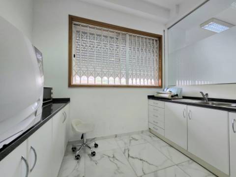 Espaço com Alvará para Clinica Dentária - São Cosme Gondomar