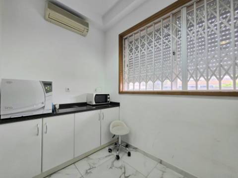 Espaço com Alvará para Clinica Dentária - São Cosme Gondomar